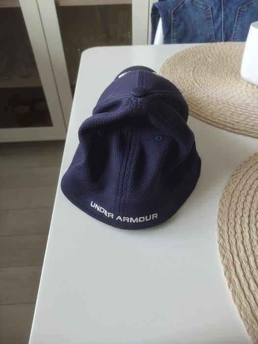 Sprzedam czapkę z daszkiem under armour