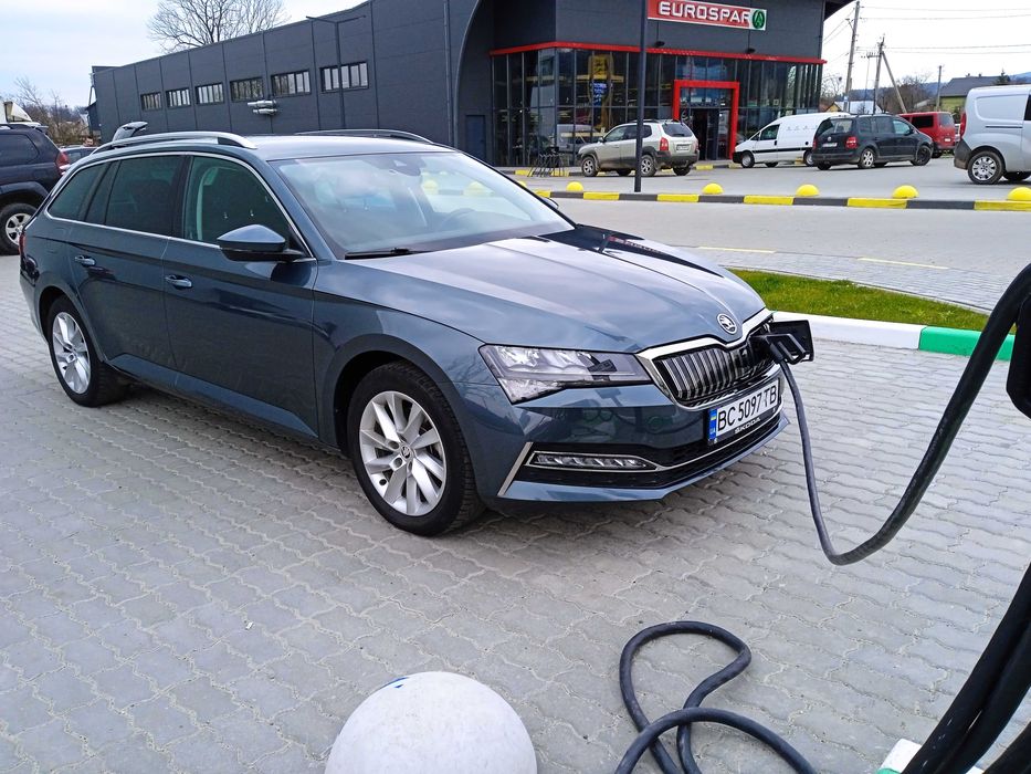 Skoda Superb IV Гібрид Бензин-Електрика