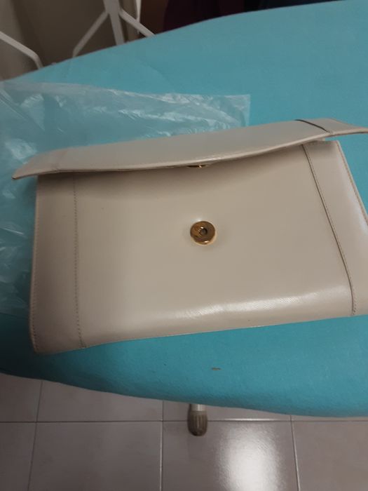 Bolsa pochete  em pele bêje