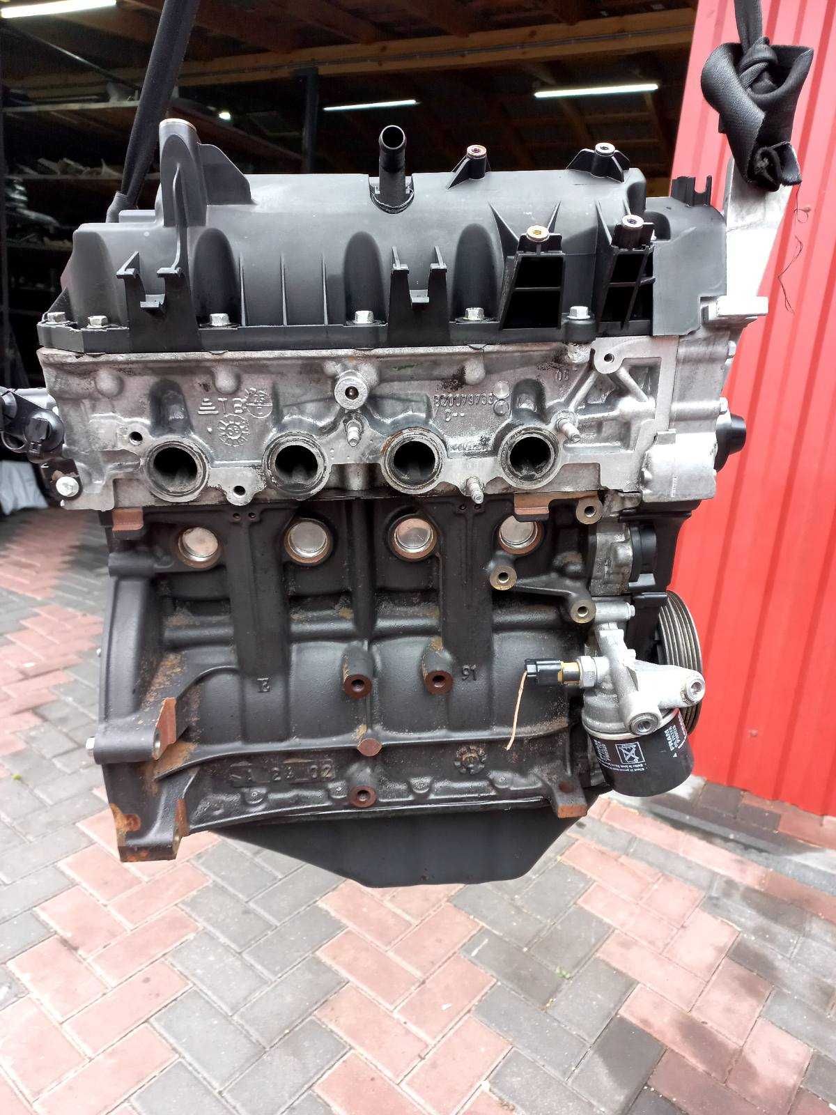 Dacia Sandero двигатель 1,2і D4F 732