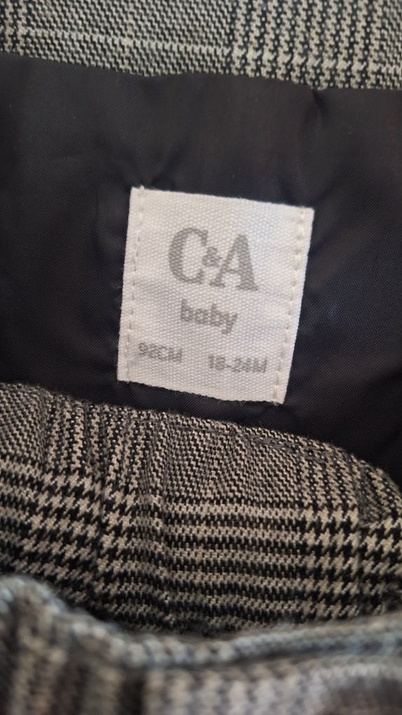 Conjunto Fato Menino (calças e colete)

Comprado na C&A

Tamanho 18 -