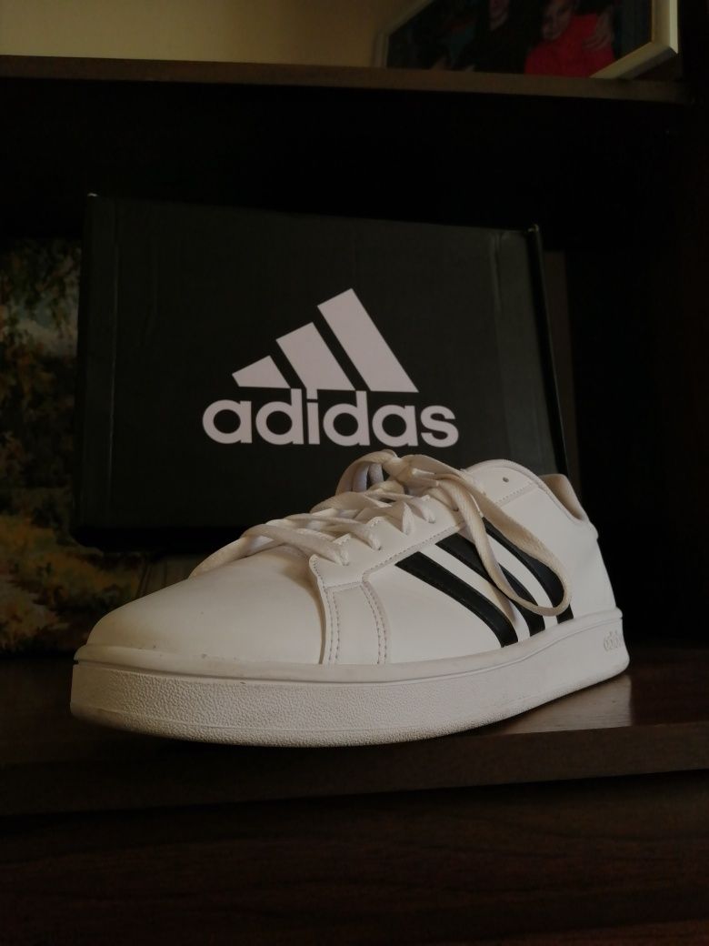 Продам кроссовки Adidas