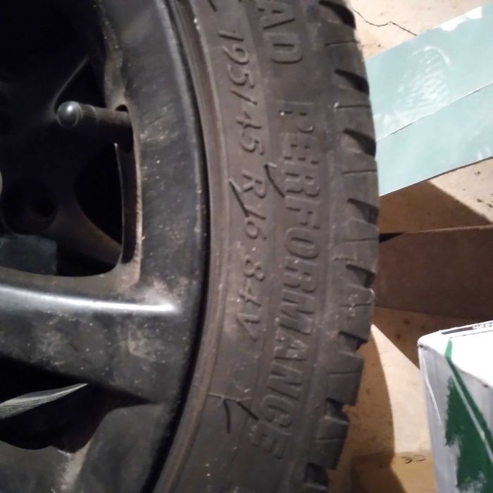 Диски з гумою Мазда 2 2008