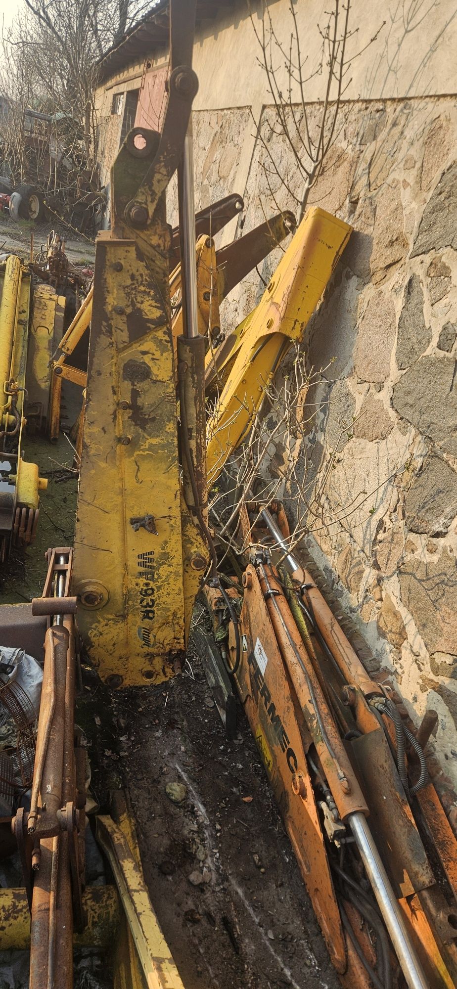 Komatsu WB 93, Ramie teleskop