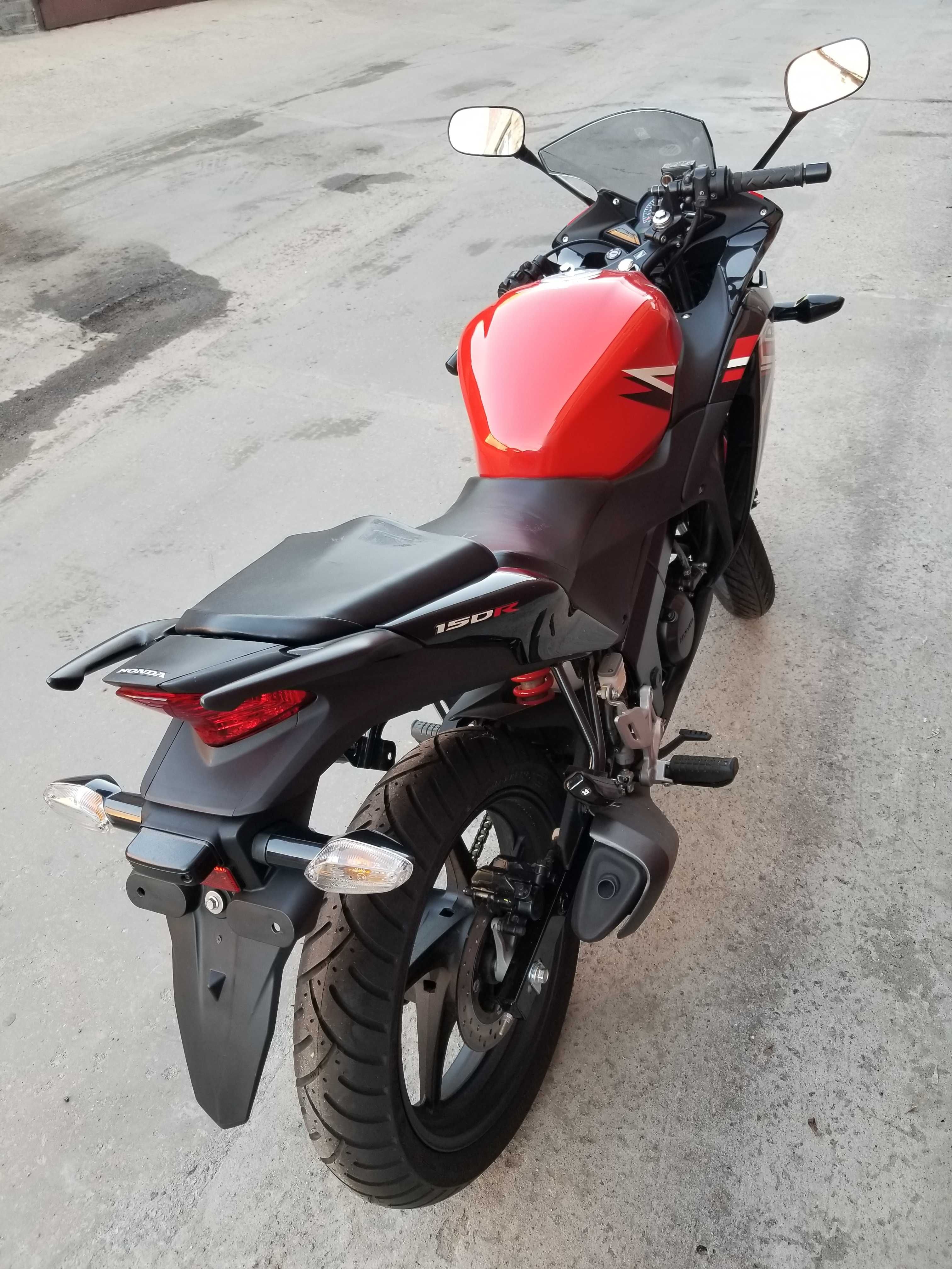 Мотоцикл Honda CBR 150 R