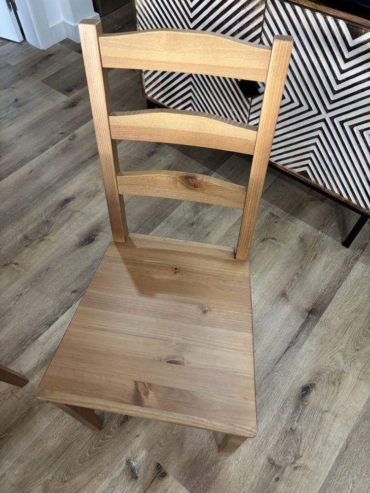 Conjunto mesa e 4 cadeiras Hagernas