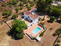 Moradia T5 Com Piscina E 5050M2 De Lote De Terreno Situado No Campo Nu