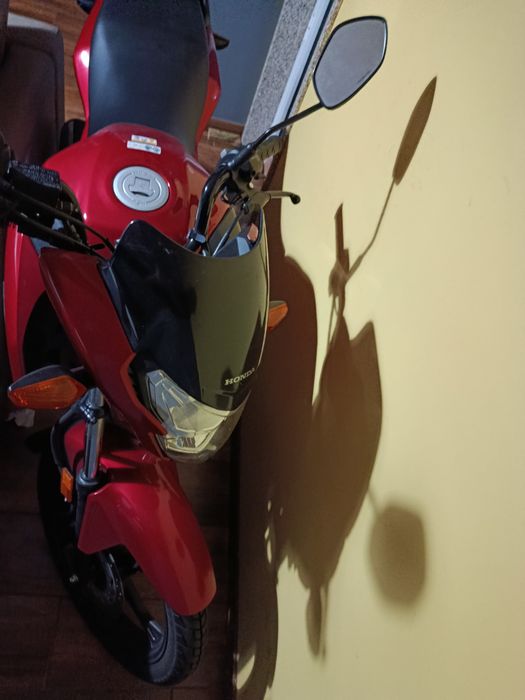 Vendo moto Honda CB125 F