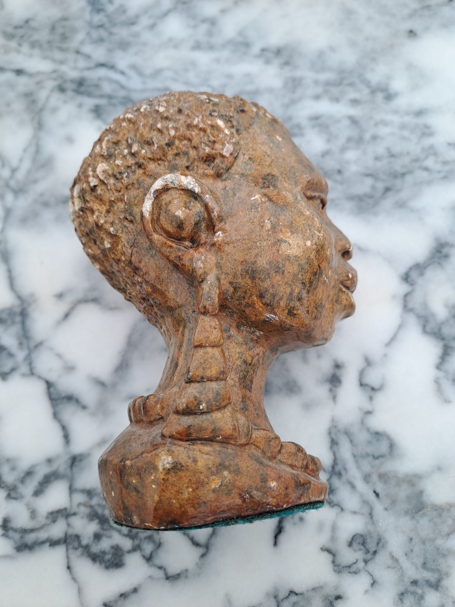 Estatueta de cabeça africana