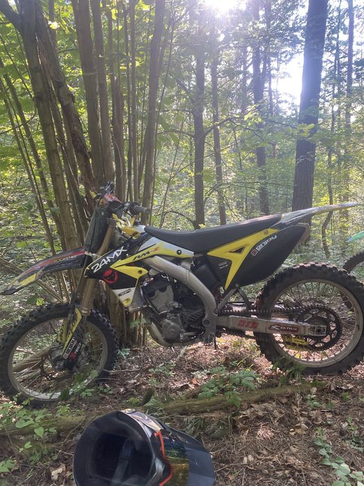 Suzuki rmz 250.