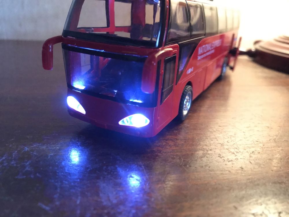 Miniatura autocarro com luz e som