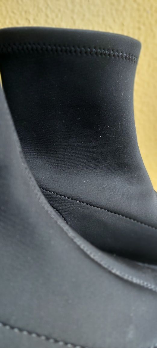 Bota Bershka 38 Preta