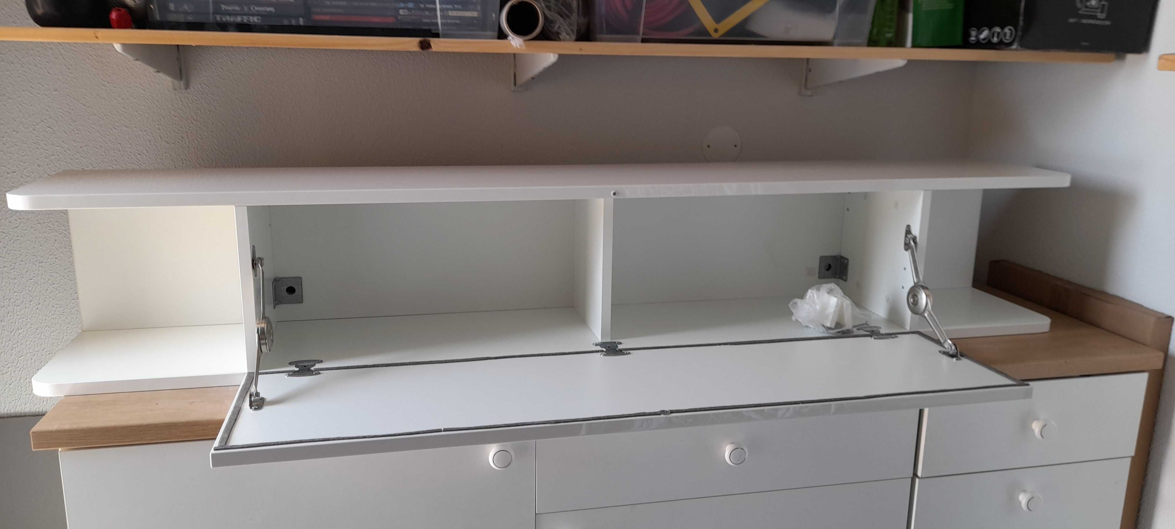 Módulo do Ikea para fixar na parede