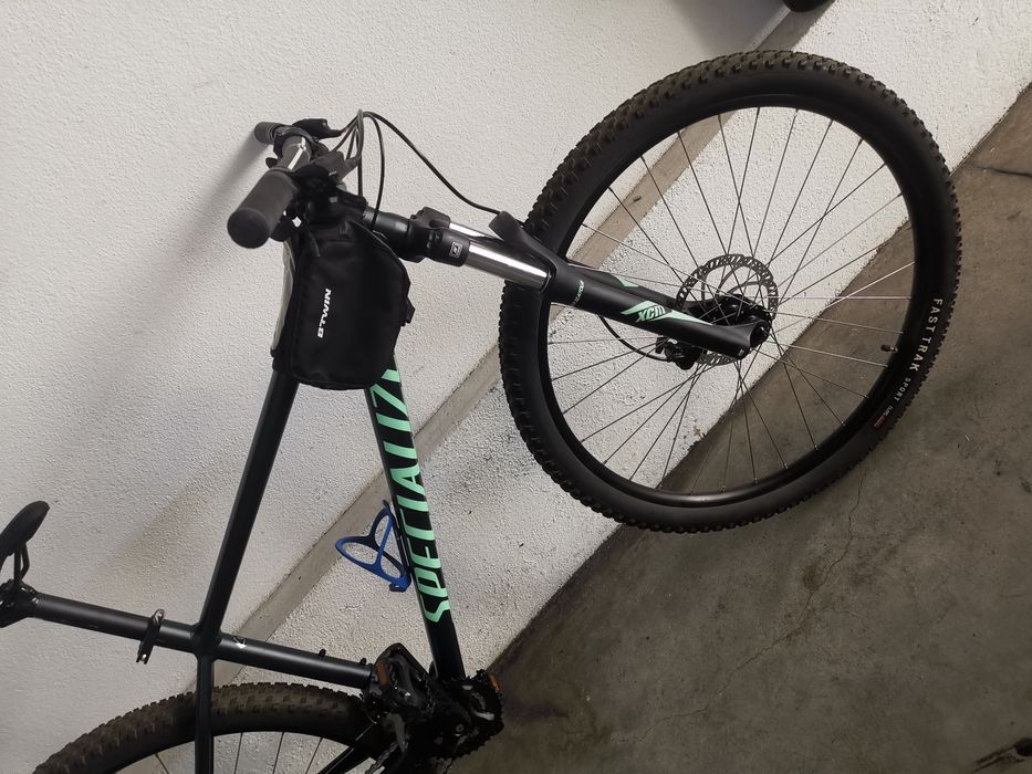 Bicicleta especialized Rockhopper  Sport como nova