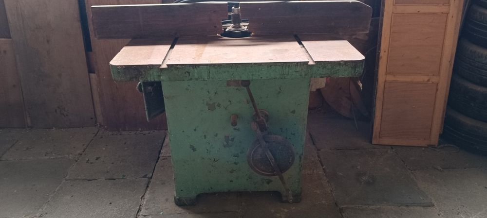 Frezarka dolnowrzecionowa