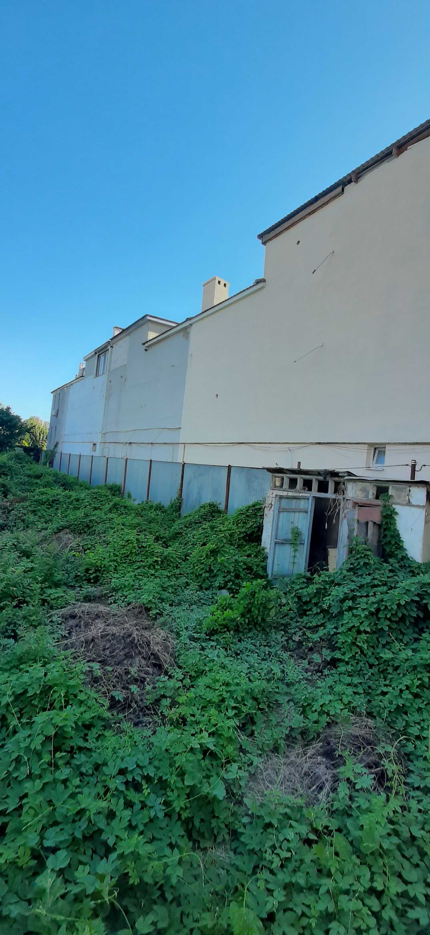 (4) Продам ветхое строение на участке 18 соток.