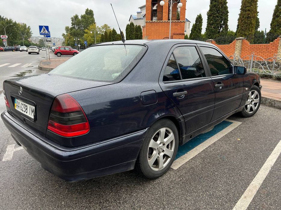 Продам мерсіка с 200 1998 року в гарному стані.