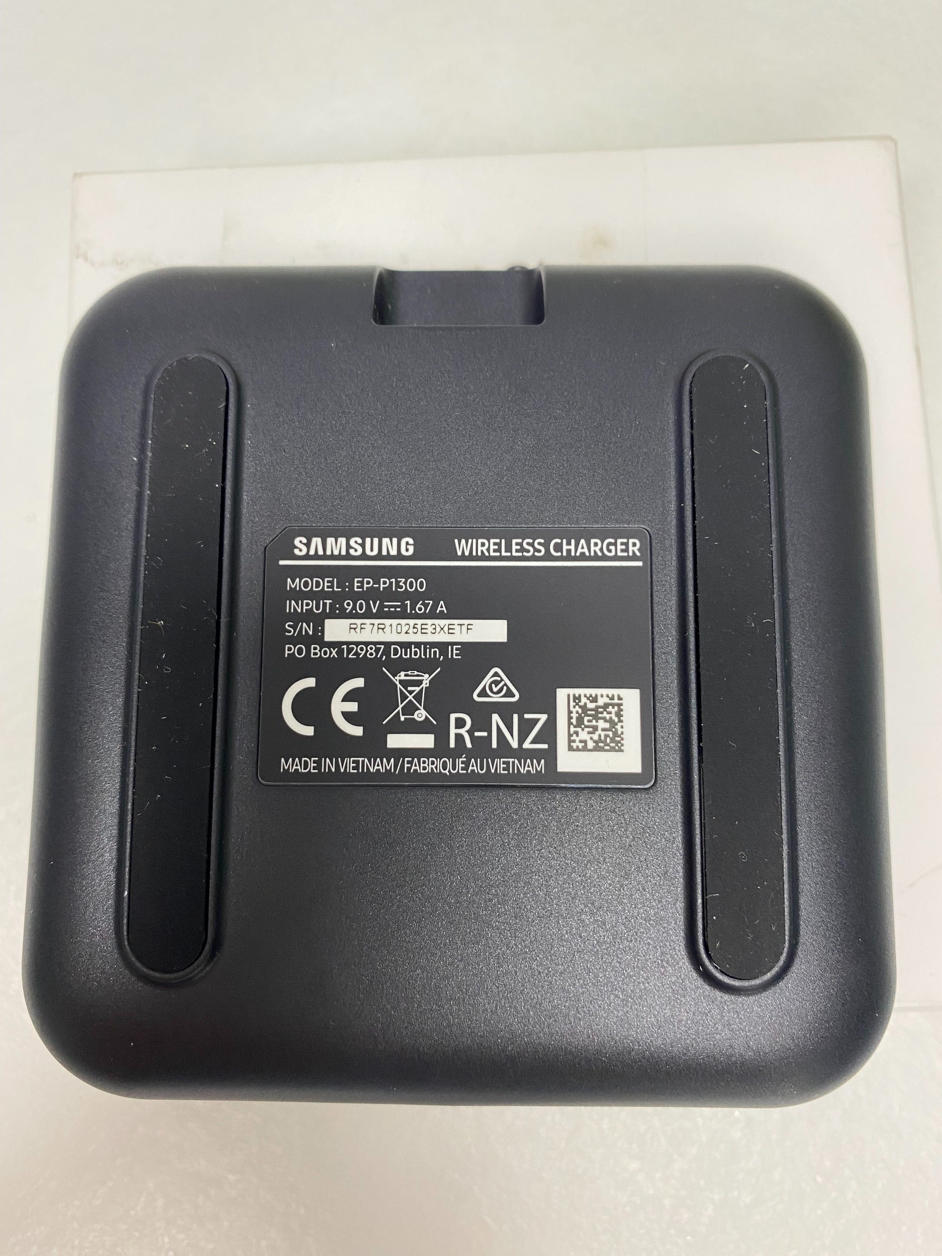 Бездротовий зарядний пристрій Samsung  9W (W/O TA) EP-P1300