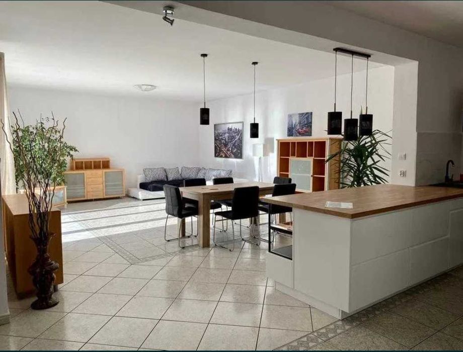 Ładny dom z wieloma pokojami 8-10 osób Poznań Malta oś Zodiak, faktura