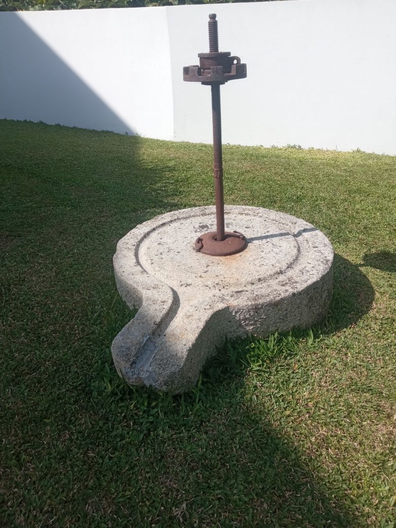 Prensa em pedra.