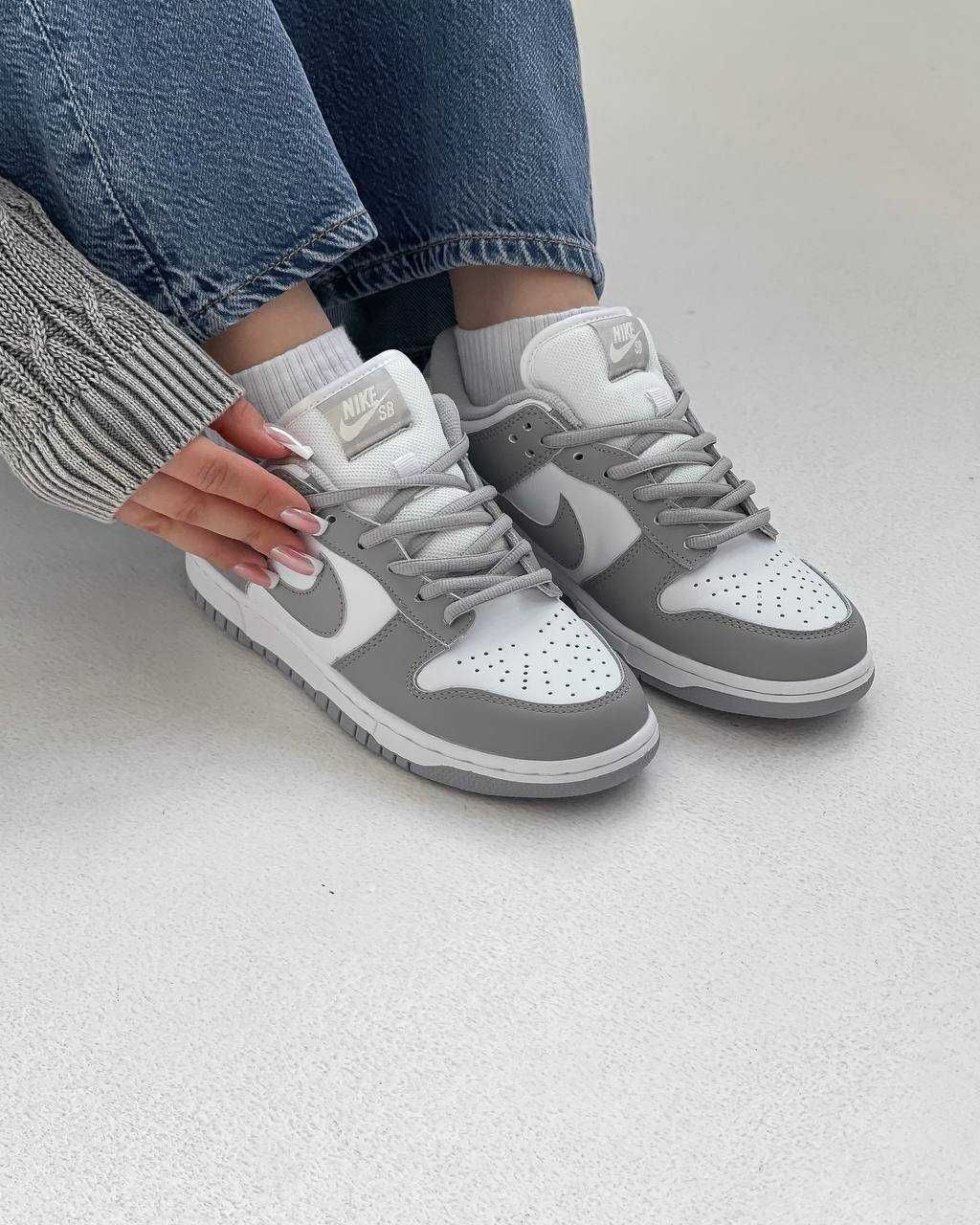 Жіночі кросівки Nike SB Dunk сірий з білим NSB020 ТОПЧИК