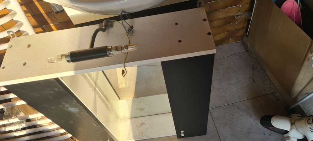 Wiszaca szafka z lustrem