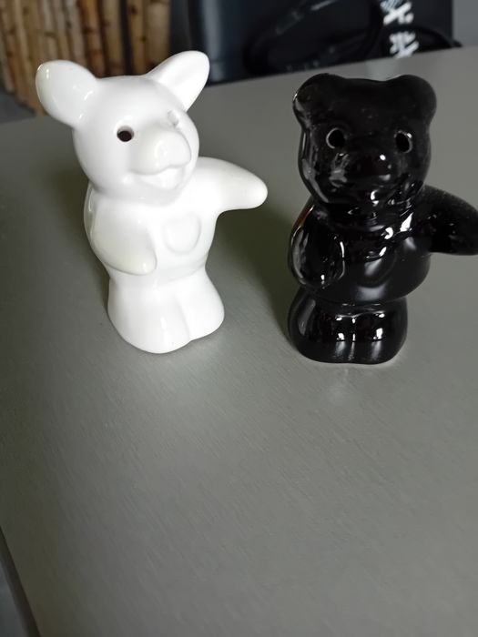 urocze przyprawniki na sól i pieprz w kształcie przytulających misiów