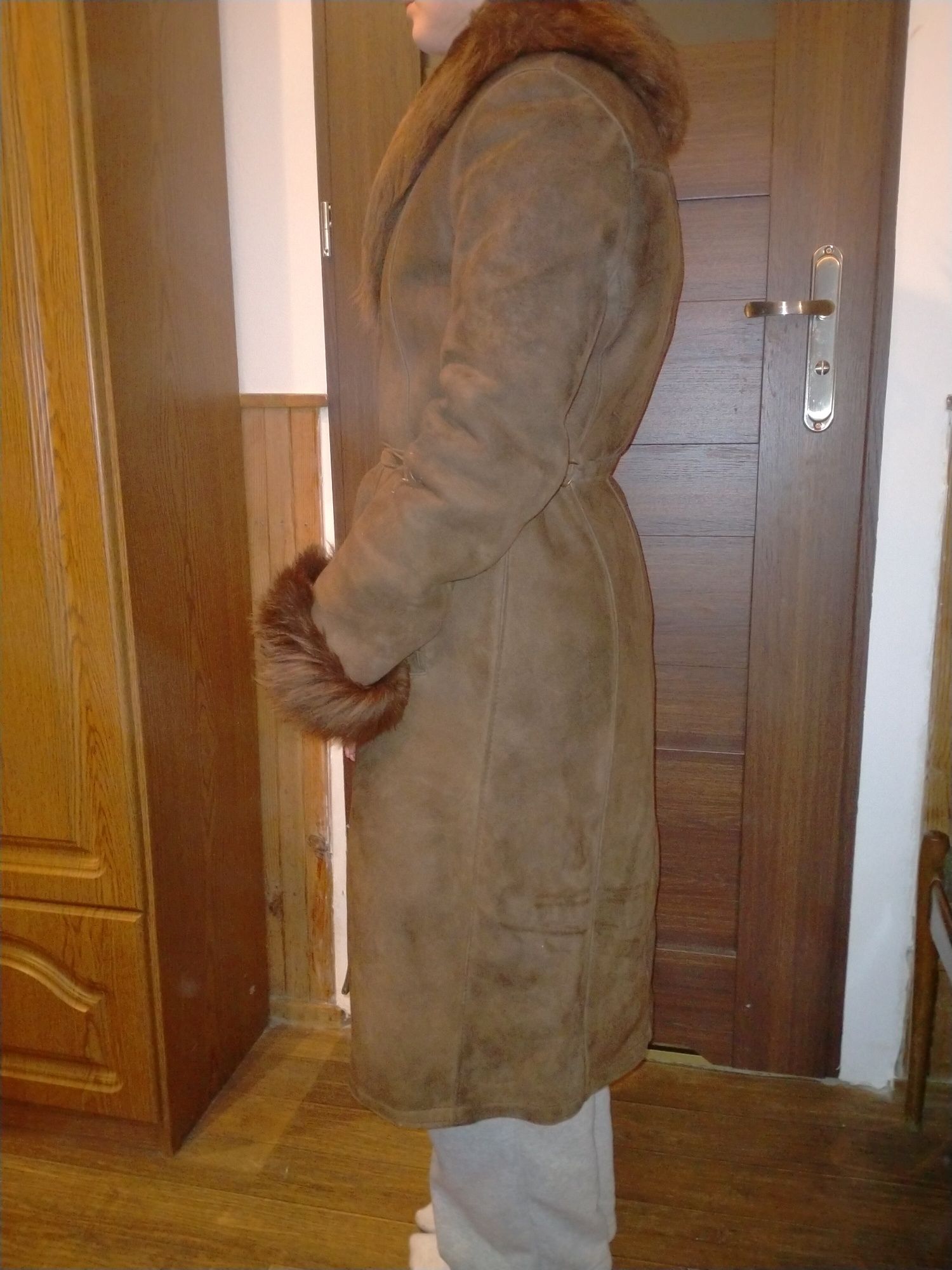 Skórzany płaszcz z prawdziwym futrem