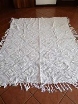 Vende-se colcha branca em crochet