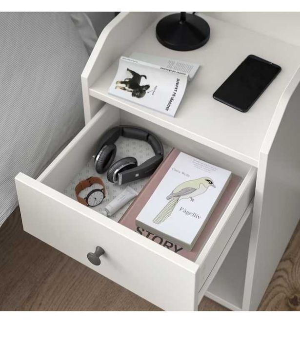 Тумбочка приліжкова