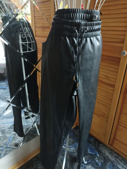 BPC eko spodnie jogery