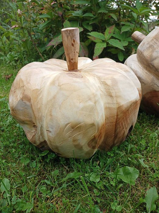DYNIA na Halloween Elegancka Rzeźba z Drewna Tekowego 25cm śr.
