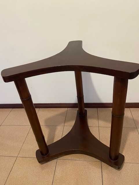 suporte elegante para mesa marca Inthai, madeira