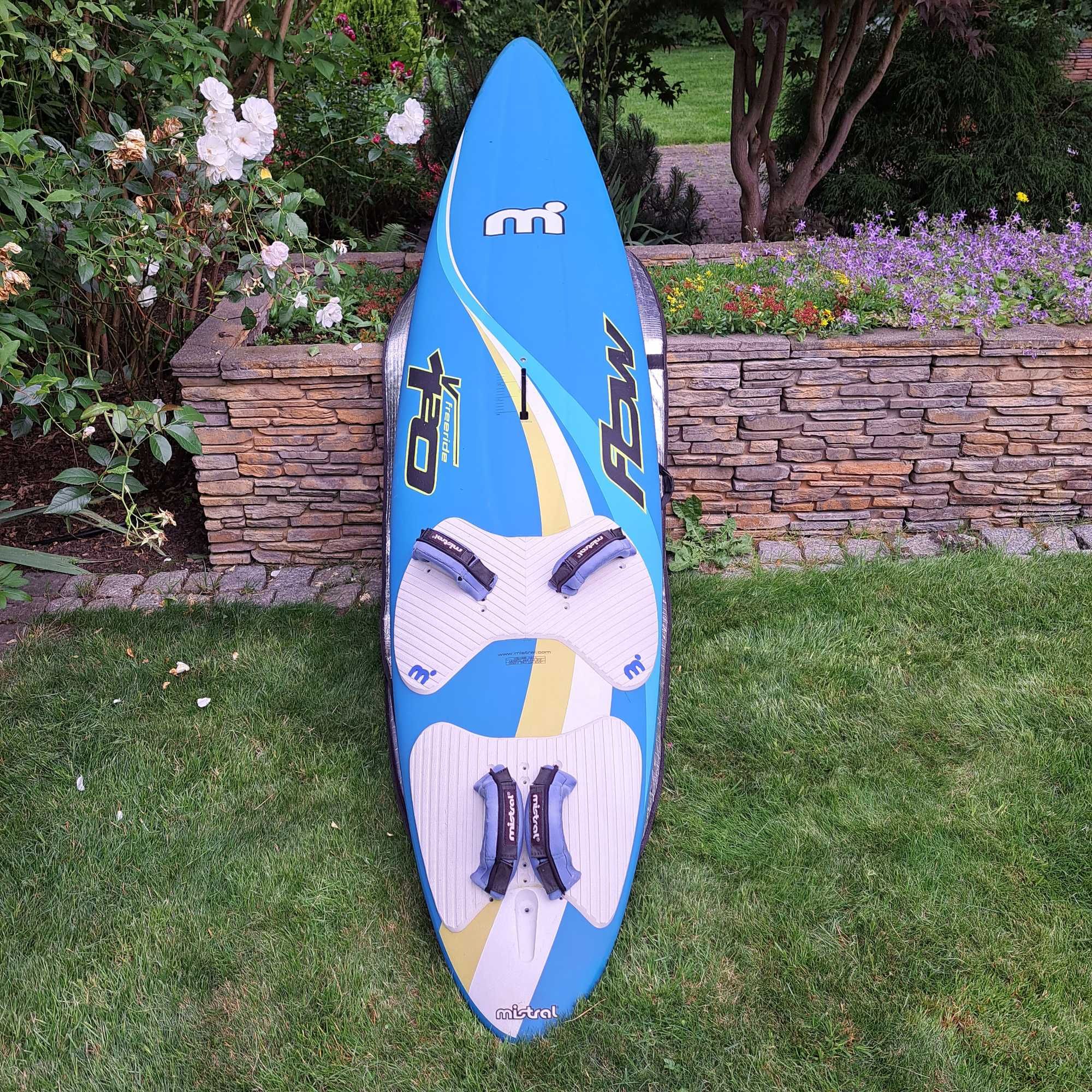 Zestaw windsurfingowy MISTRAL + NORTH SAILS