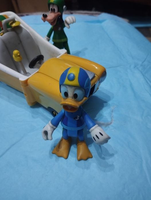 Carro transformável Disney e Pateta