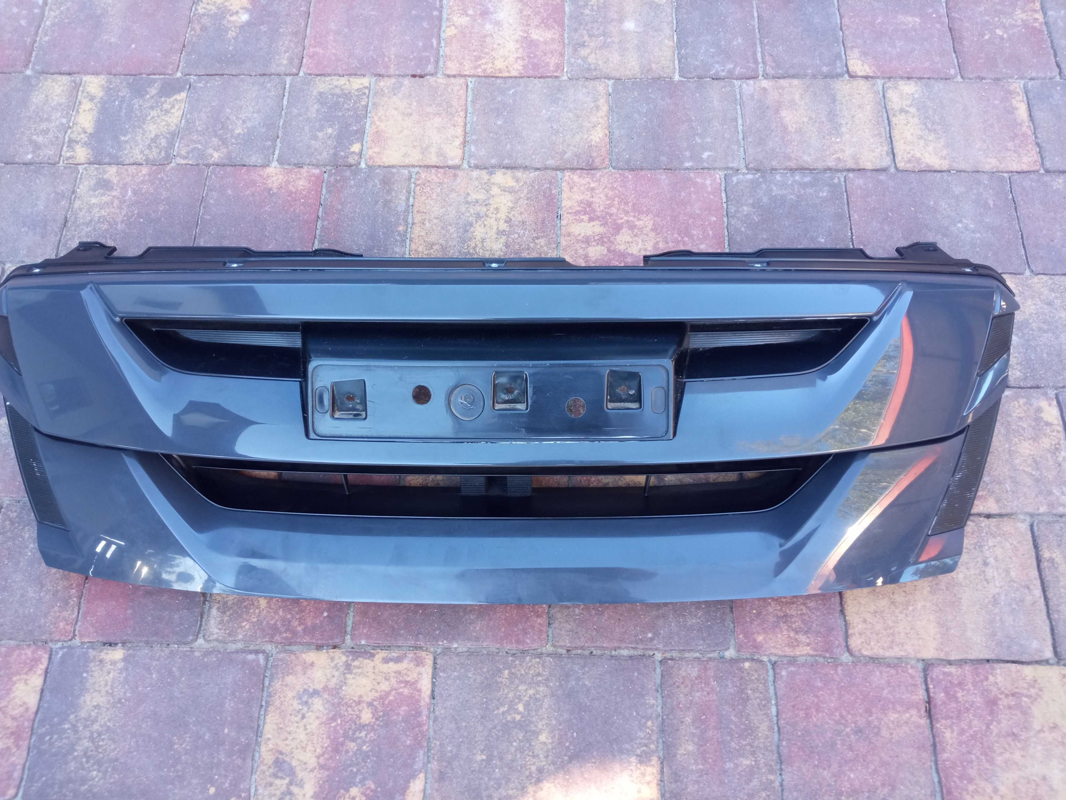 Grill atrapa Isuzu d max 2019