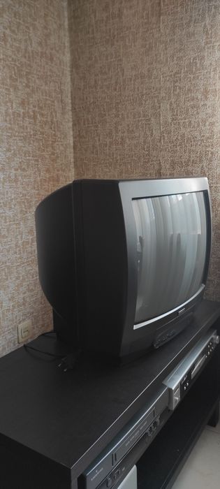 Vendo Televisão, Leitor DVD, Leitor cassetes e colunas