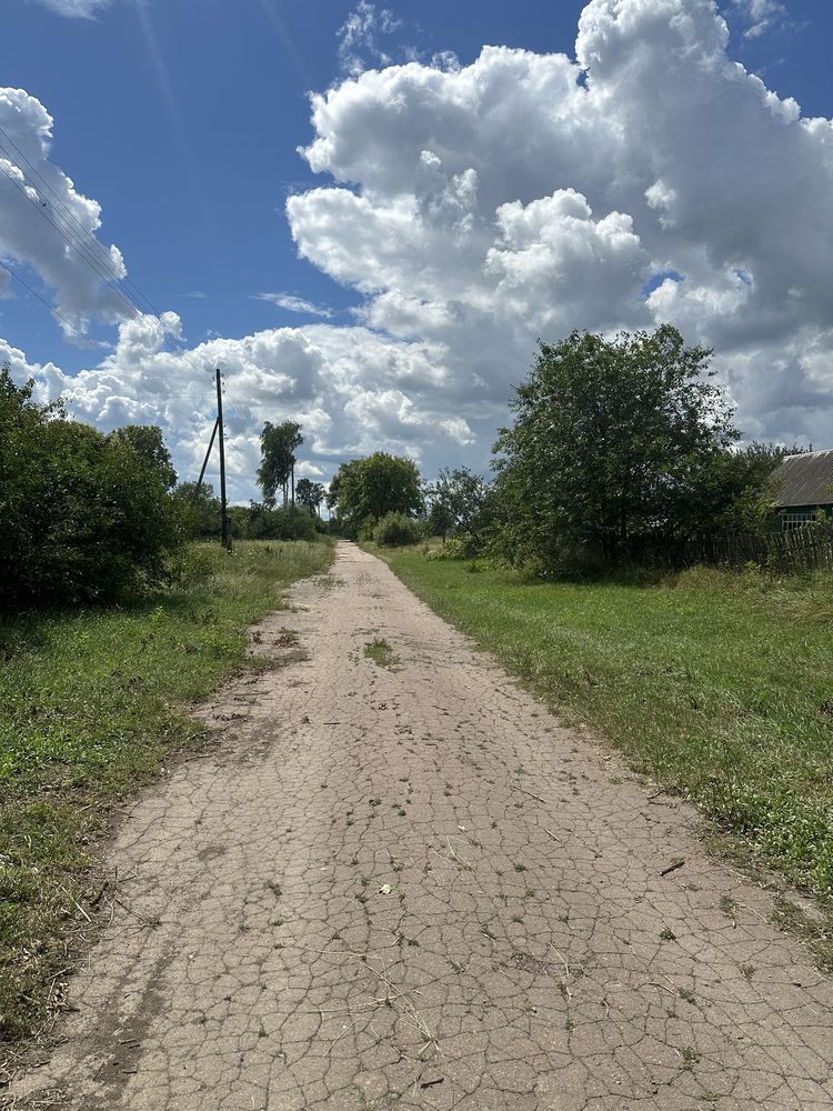 Продам земельну ділянку разом із будиночком у селі Рудка
