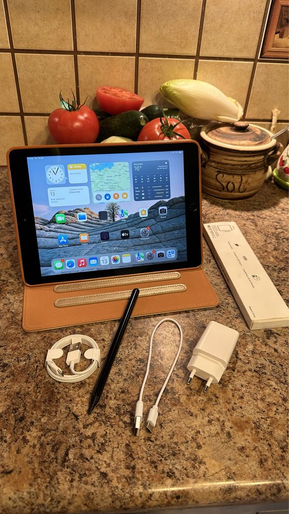 Tablet iPad Apple + NOWY RYSIK + nowe etui - cały zestaw