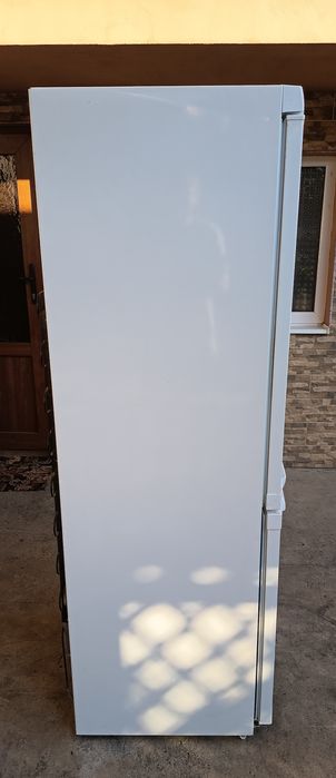 Продам холодильник з морозильною камерою  Electrolux в м.Хуст