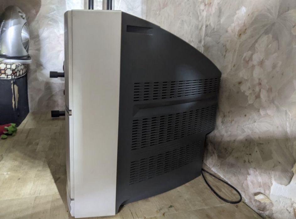 Телевізор Samsug і Toshiba з коробками повні комплекти