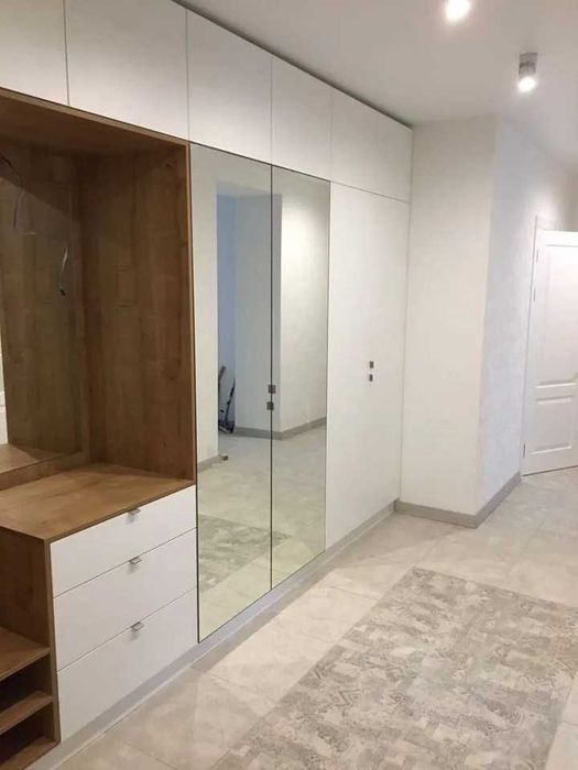 Шафи та гардероби для передпокою в сучасному стилі на замовлення