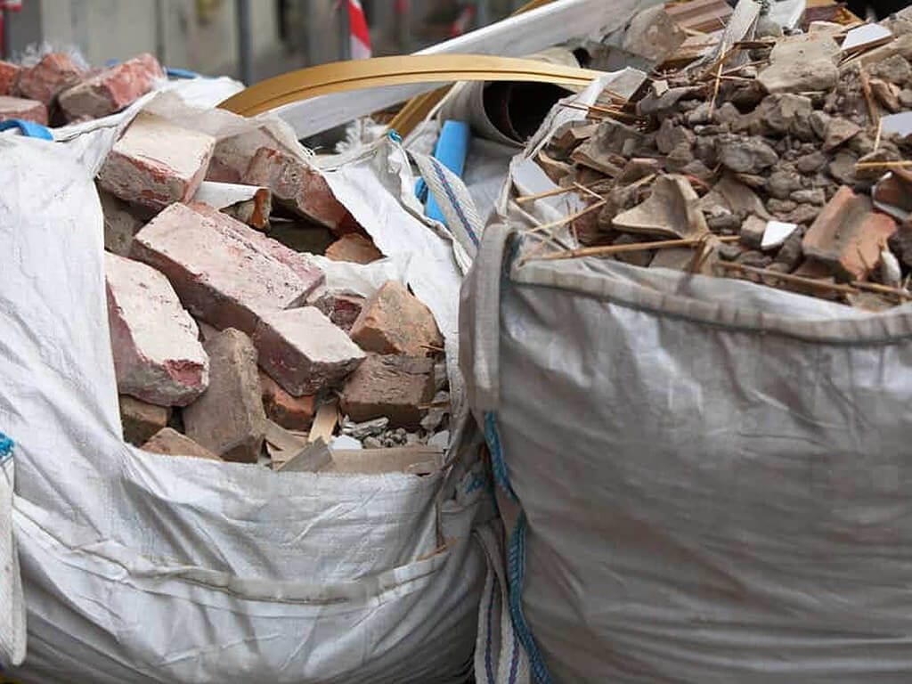 Odbiór odpadów wywóz śmieci gabarytowych gruz meble worki