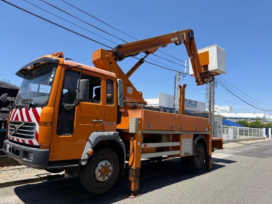 VOLVO FL220 Impecável 2005 Apenas 160.000km Grua 16M ###OPORTUNIDADE##