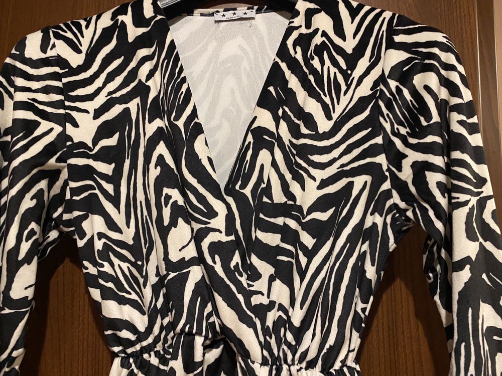 Sukienka zebra z weluru.