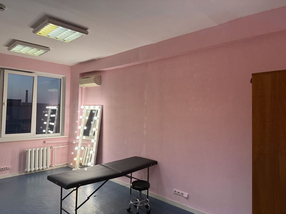 Оренда місця бровиста візажиста лашмейкера Лівобережна