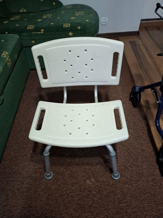 Taboret prysznicowy z oparciem