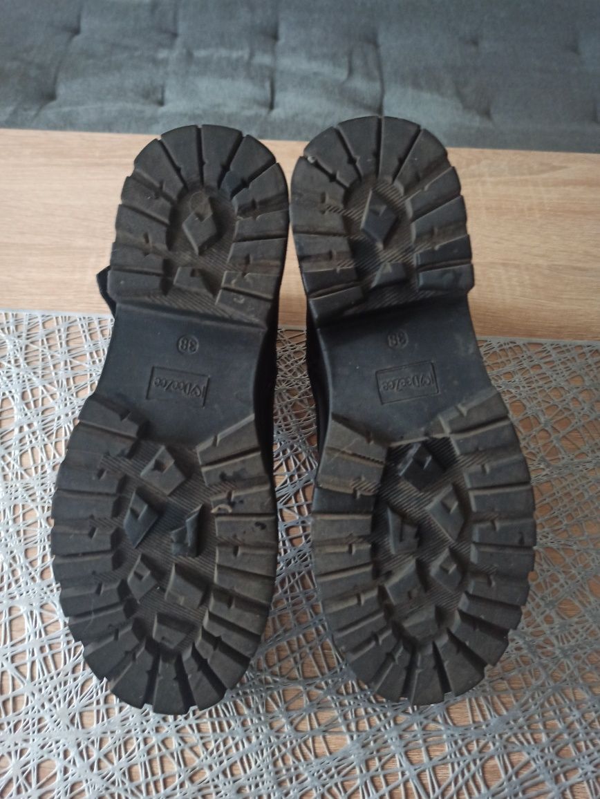 Czarne buty DeeZee rozm. 38