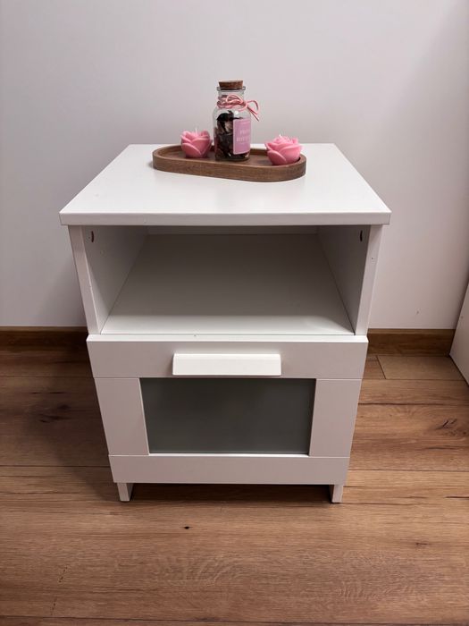 Piękna szafka nocna