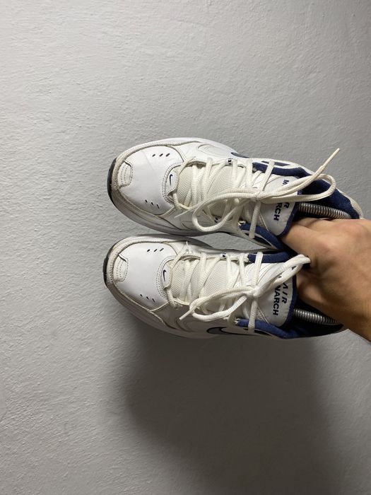 Оригінальні кросівки Nike Air Monarh